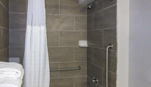 Double Room with Tub - Accessible/Non-Smoking