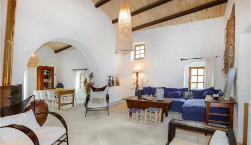 Six-Bedroom Holiday Home