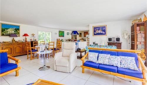 Three-Bedroom Holiday Home 