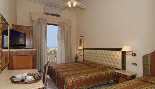 Triple Room with Balcony and Sea View
