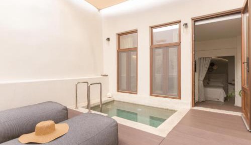 Ground Suite with Private Pool