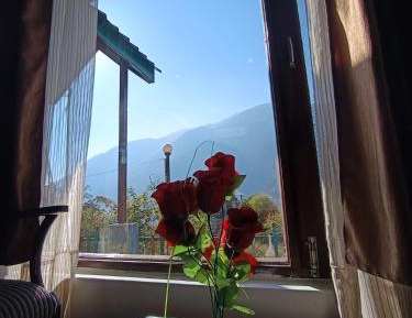 Studio with Mountain View