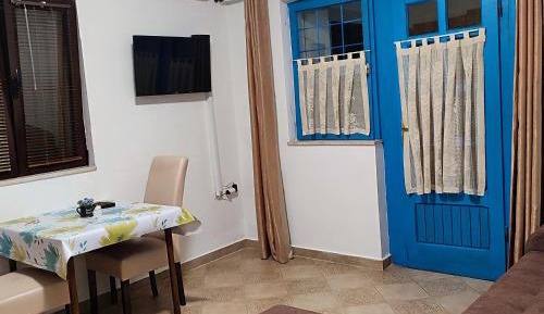 Apartment with Mountain View