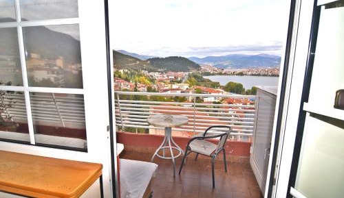 Apartment with Lake View