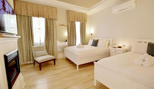 Deluxe Queen Room with Two Queen Beds