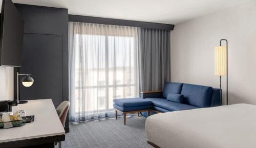 Standard King Room with City View