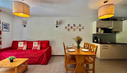 Apartment with Mountain View