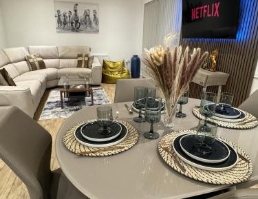 Deluxe Two-Bedroom Apartment with Garden View