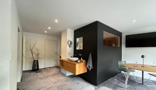 Apartment with Shower