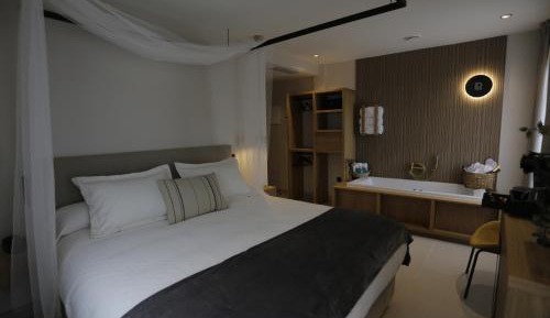 King Suite with Spa Bath