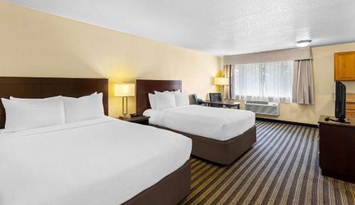 Efficiency Queen Room with Two Queen Beds - Non-Smoking