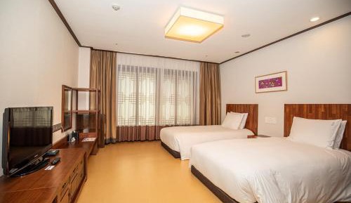 Standard Twin Room with Balcony - Furnished