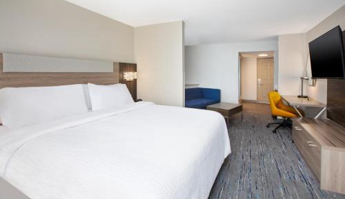 King Room with Roll-In Shower - Disability Access