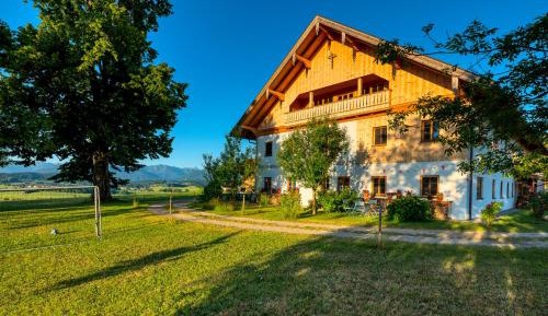 Apartment with Mountain View