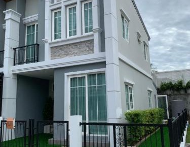 Three-Bedroom Townhouse