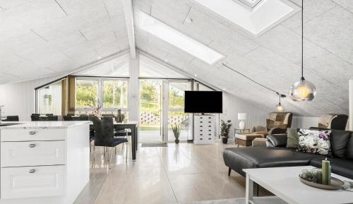 Five-Bedroom Holiday Home