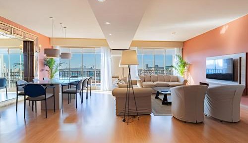 Four-Bedroom Deluxe Apartment