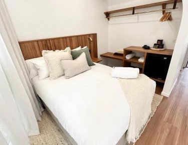 Queen Room with Garden View