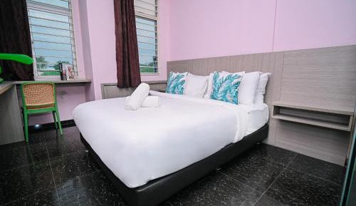 Deluxe Queen Room