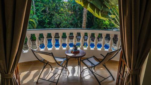 Queen Room with Pool View
