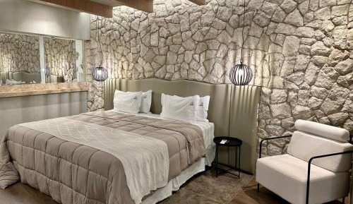 Queen Suite with Spa Bath