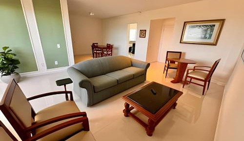 Five-Bedroom Deluxe Apartment
