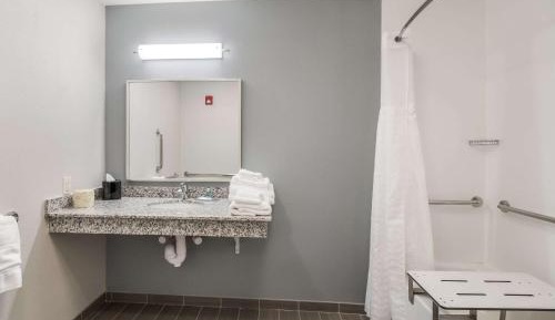 King Suite - Accessible/Non-Smoking