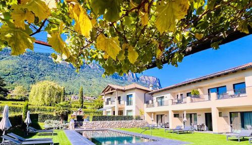Apartment with Mountain View