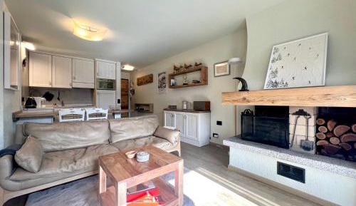 Two-Bedroom Apartment with Mountain View