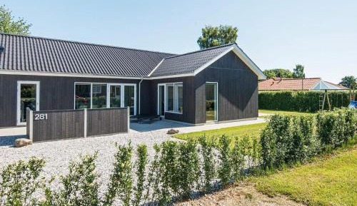 Three-Bedroom Holiday Home 