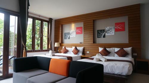Deluxe Family Room