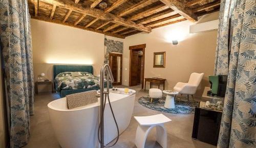 Deluxe Double Room with Bath
