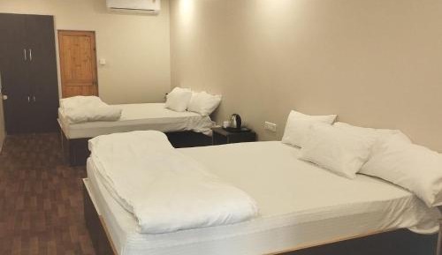 Family Room with Garden View