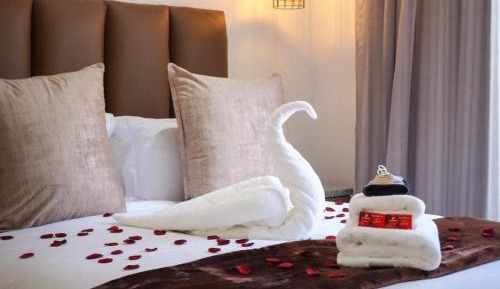 Luxury Queen Room