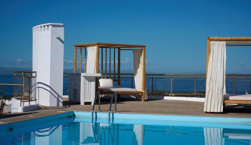 One-Bedroom Apartment with Sea View