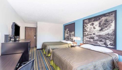 Queen Room with Two Queen Beds - Non-Smoking
