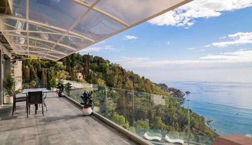 Four-Bedroom Deluxe Apartment