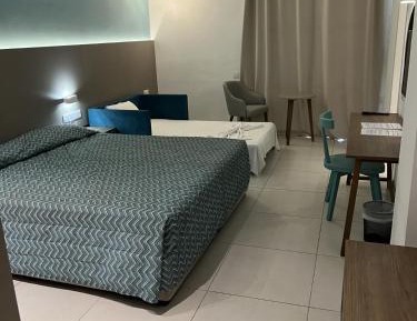 Family Room (2 Adults + 1 Child)