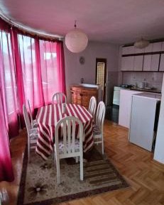 Apartment with Pool View 