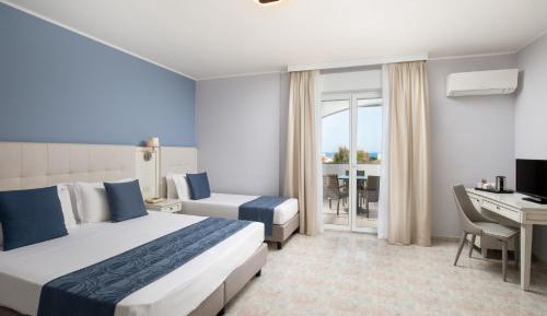 Triple Room with Sea View