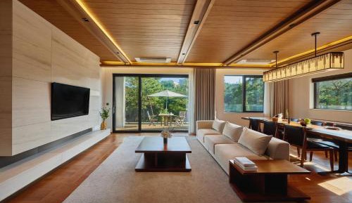 Pine Suite