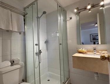 One-Bedroom Apartment with Park View