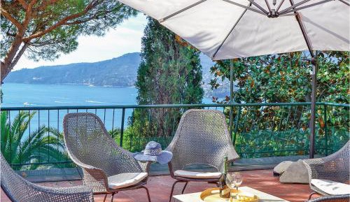 Five-Bedroom Holiday Home