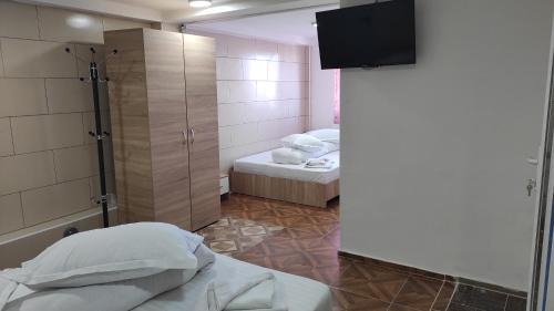 Quadruple Room with Private Bathroom