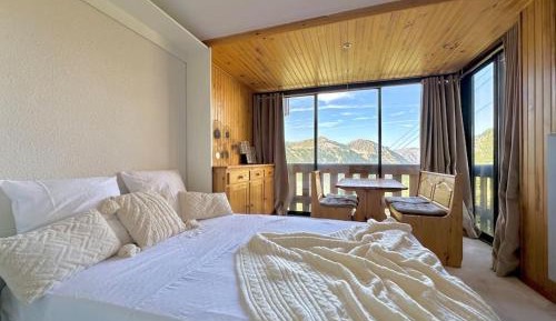 Two-Bedroom Apartment with Mountain View