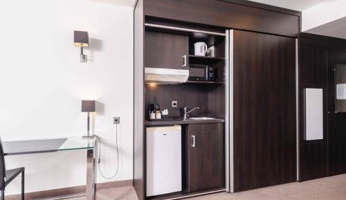 Family Studio (2 Adults + 2 Children)