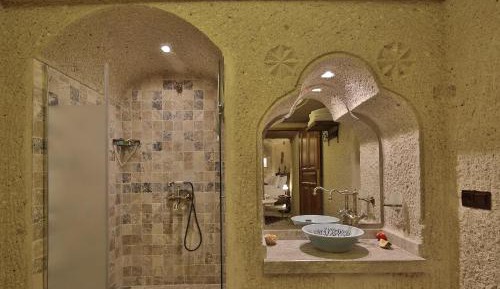 Deluxe Cave Double Room with Bath