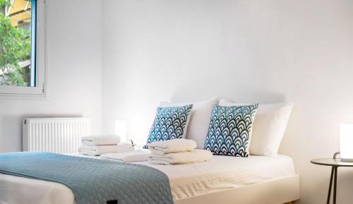 Two-Bedroom Deluxe Apartment with Balcony