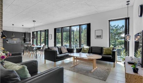 Three-Bedroom Vacation Home 