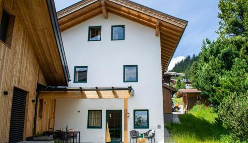 Two-Bedroom Apartment with Mountain View